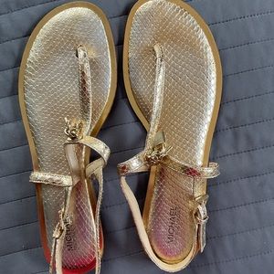 Michael KORS  Gold Sandals thongs flat women’s 7.5